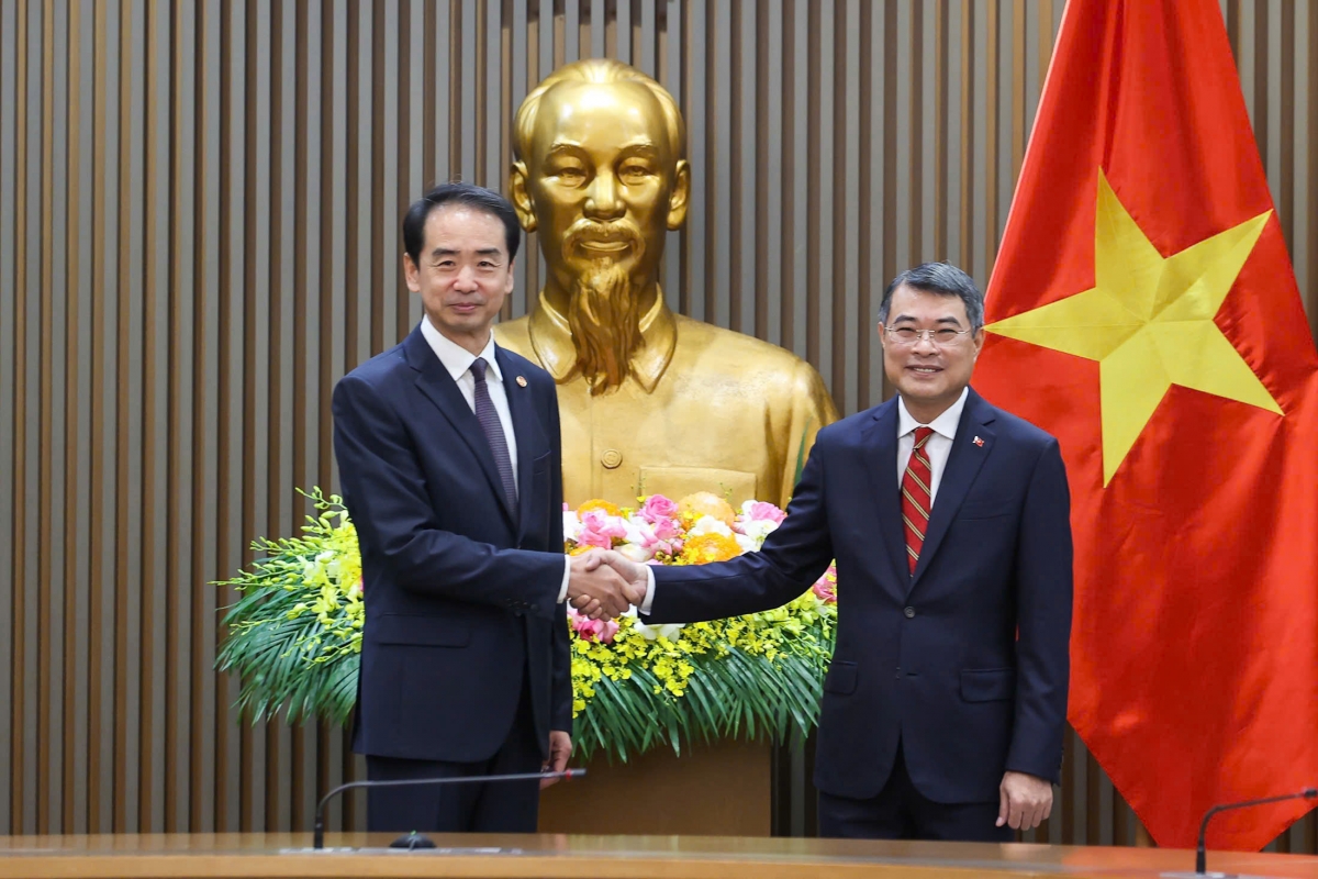 - Thủ tướng Lê Minh Hưng vơt Đại sứ Trung Quốc ta Việt Nam Hà Vĩ