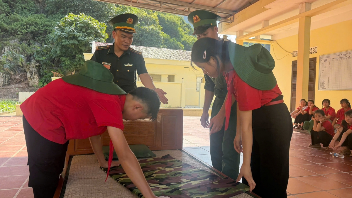 Chương trình giúp học sinh thực hành kỷ luật trong nếp sống tại gia đình, nhà trường (Ảnh: BP Tuyên Quang)