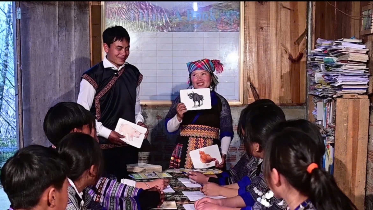 Vợ chồng anh Giàng A Dê đã nỗ lực hết mình để làm du lịch trên đất khó. Ảnh: Đinh Tuấn/VOV Tây Bắc