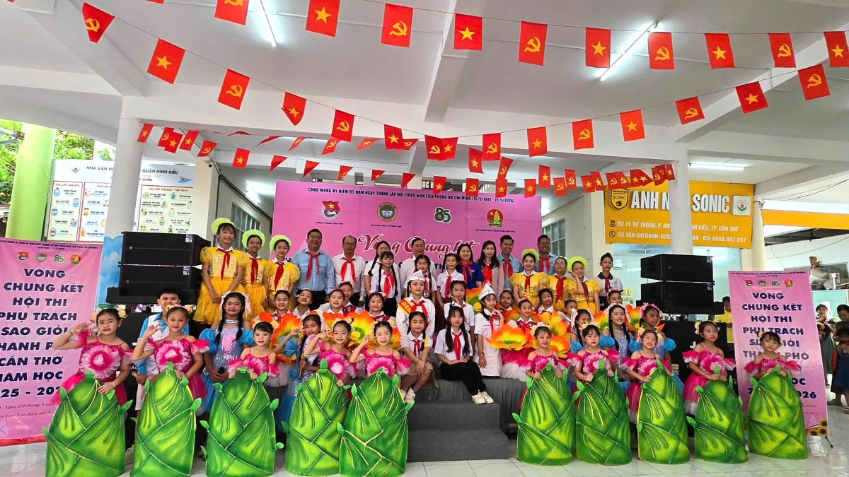 10 thí sinh xuất sắc nhất đại diện cho các Liên đội tiêu biểu tranh tài tại vòng chung kết