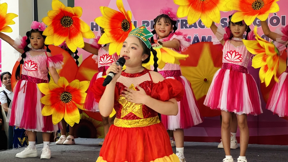 Hầu hết các thí sinh đều chọn những nhạc phẩm về quê hương, đất nước, về Đội THNP Hồ Chí Minh để dự thi