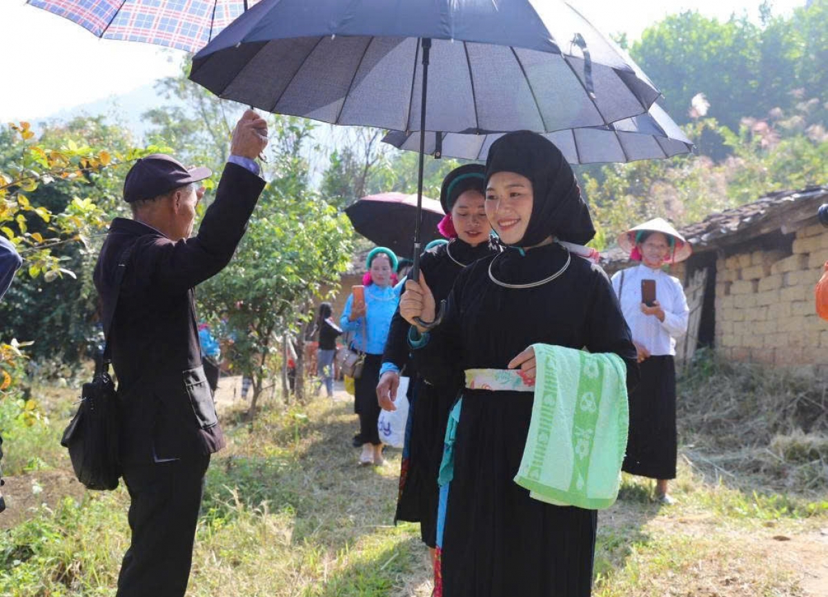 Không thách mâm cao cỗ đầy, điều quan trọng trong đám cưới của người Sán Chỉ là chọn được dâu hiền, rể thảo
