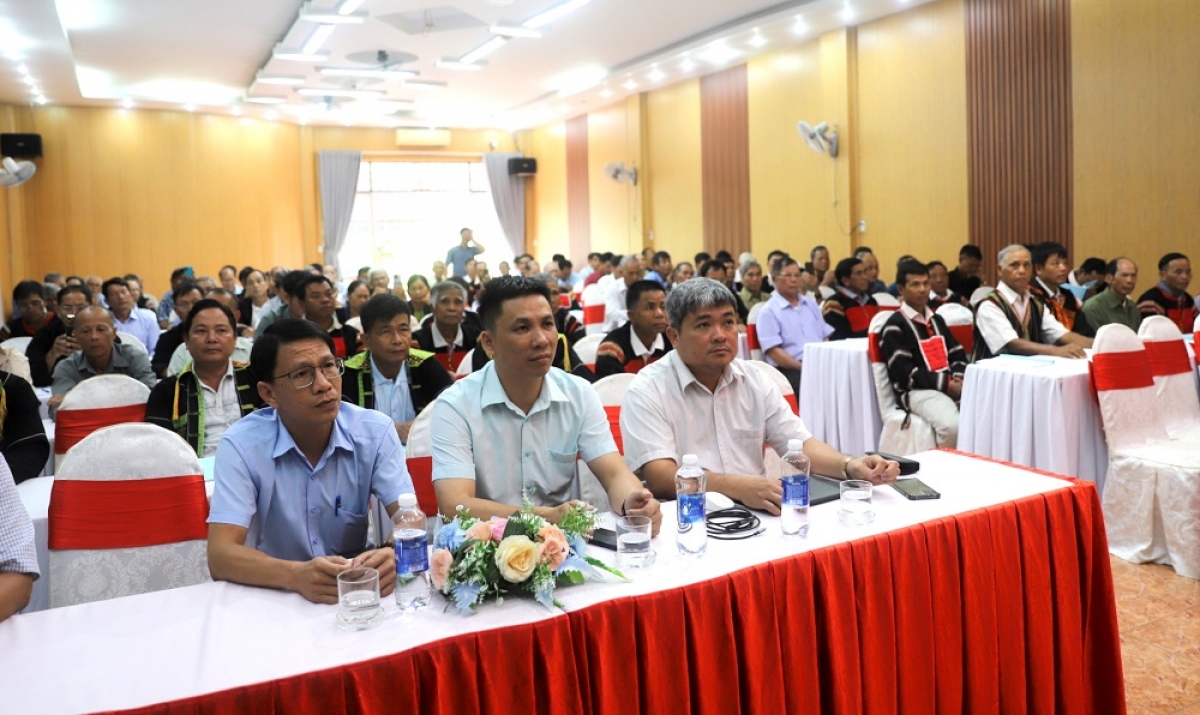 
Um rup tơdrong hŏk pơhrăm