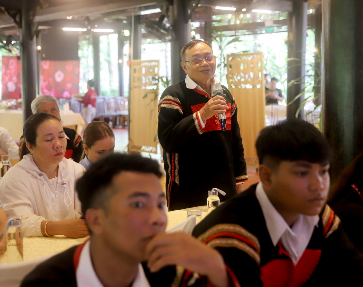 Học viên trực tiếp đặt câu hỏi, trao đổi với chuyên gia, giảng viên.