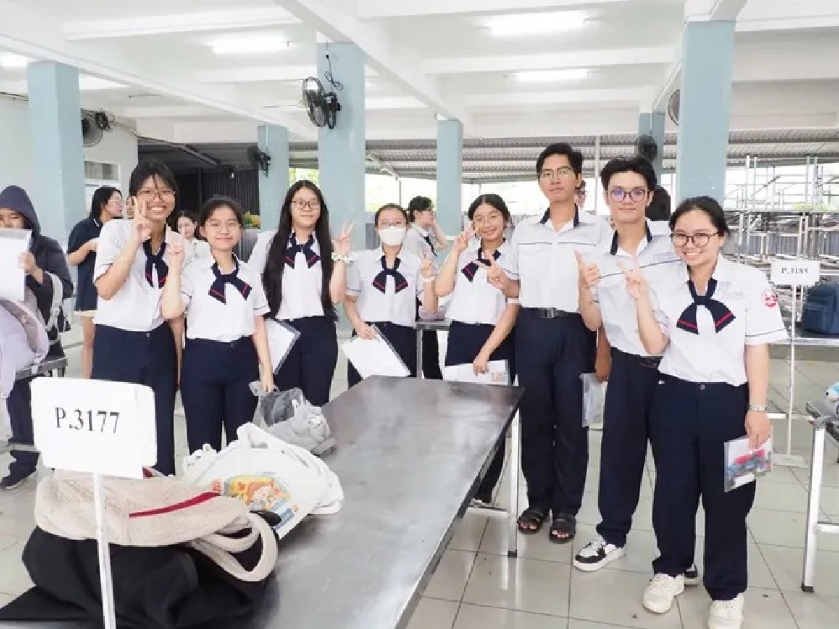 Nhóm học sinh Trường THPT Gia Định tự tin trước khi bước vào kỳ thi tốt nghiệp THPT. Ảnh: THU TÂM