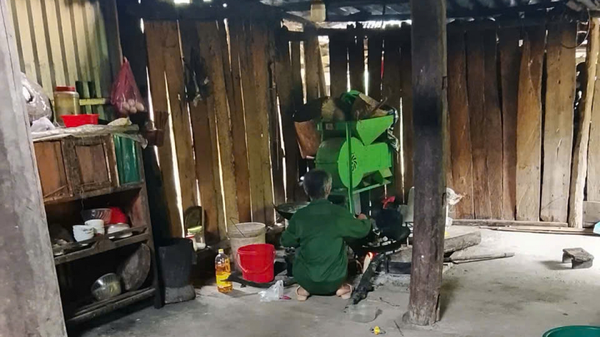 Người cha của anh Triệu Văn Hoàn tại gia đình - Ảnh do nhân vật cung cấp.
