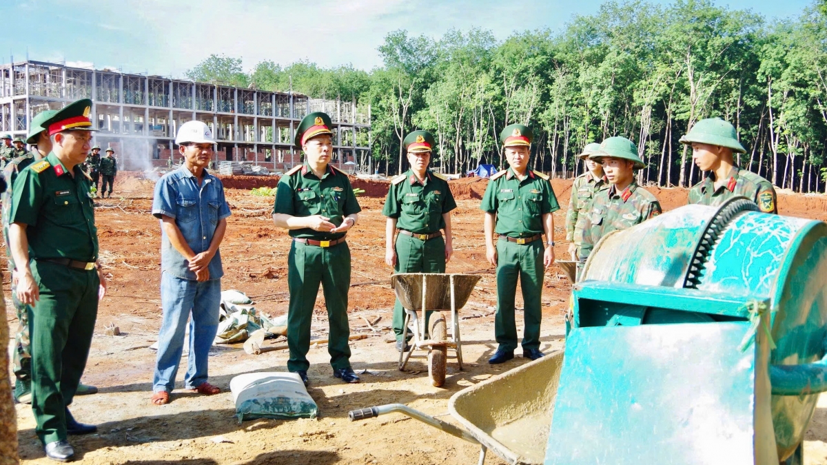 Đại tá Hà Viết Liễn biểu dương tinh thần đoàn kết, nỗ lực của cán bộ, chiến sĩ và yêu cầu các đơn vị xem việc hỗ trợ xây dựng trường phổ thông dân tộc nội trú liên cấp tại các xã biên giới là nhiệm vụ chính trị của đơn vị; yêu cầu các đơn vị tăng cường công tác dân vận, xây dựng mối quan hệ đoàn kết quân dân, giữ gìn an ninh, an toàn khu vực biên giới trong quá trình thực hiện nhiệm vụ. 