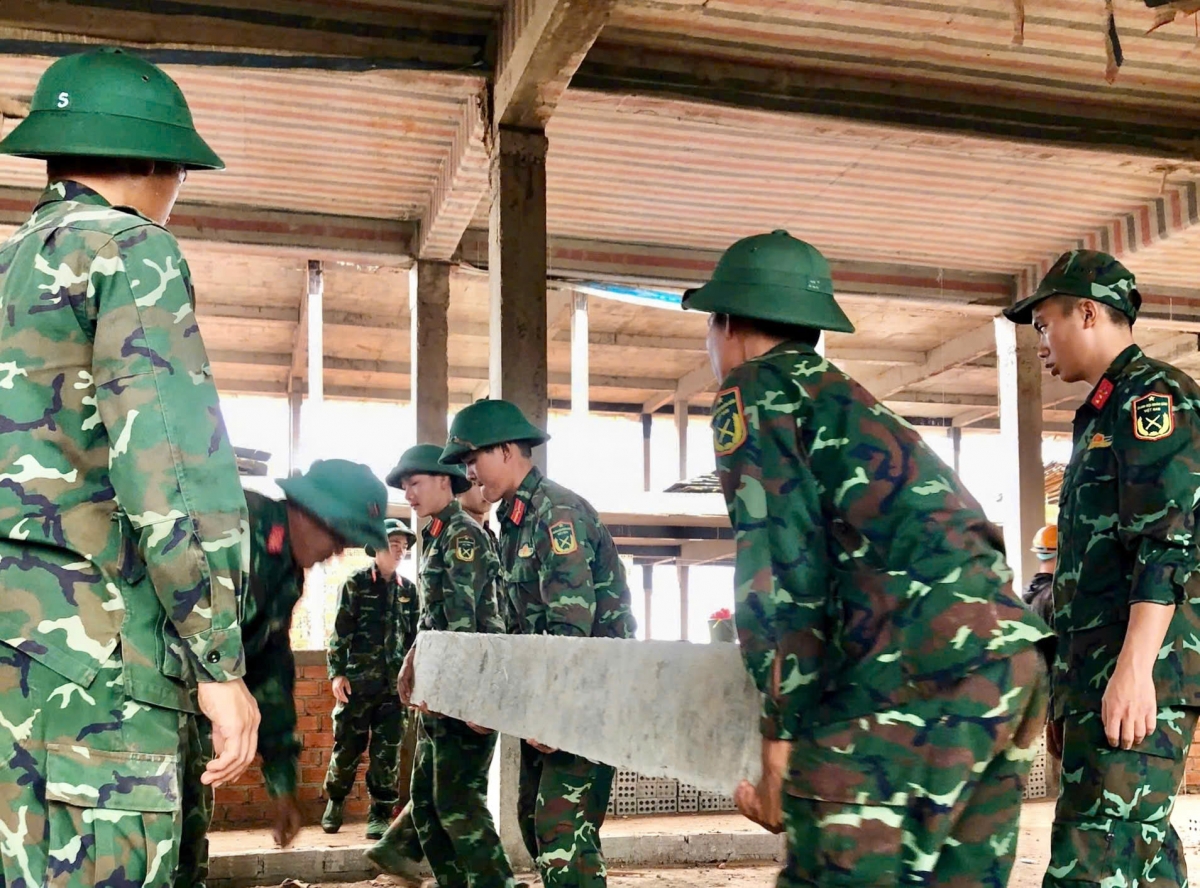 Các đơn vị chủ động bảo đảm công tác hậu cần, phòng dịch, vệ sinh an toàn thực phẩm, an toàn lao động và chăm sóc sức khỏe bộ đội trong suốt thời gian thi công tại công trường.