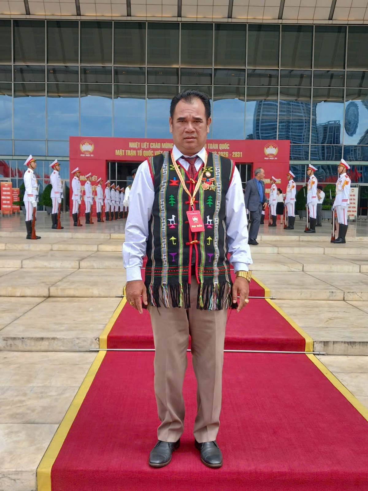 
Ƀok K'Brèm jang tang măt ăn dêh char Lâm Đồng năm Hop akŏm Măt trâ̆n tôh kuô̆k Việt Nam 'măng mă 10