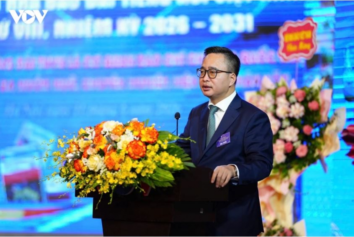 
Phŏ Kơdră dơnơm vei lăng Anih radiô nơ̆r pơma Việt Nam, Kơdră Khŭl jang Chih hla ăr tơroi Radiô nơ̆r pơma Việt Nam Phạm Mạnh Hùng iung pơma tơ̆ hop akŏm