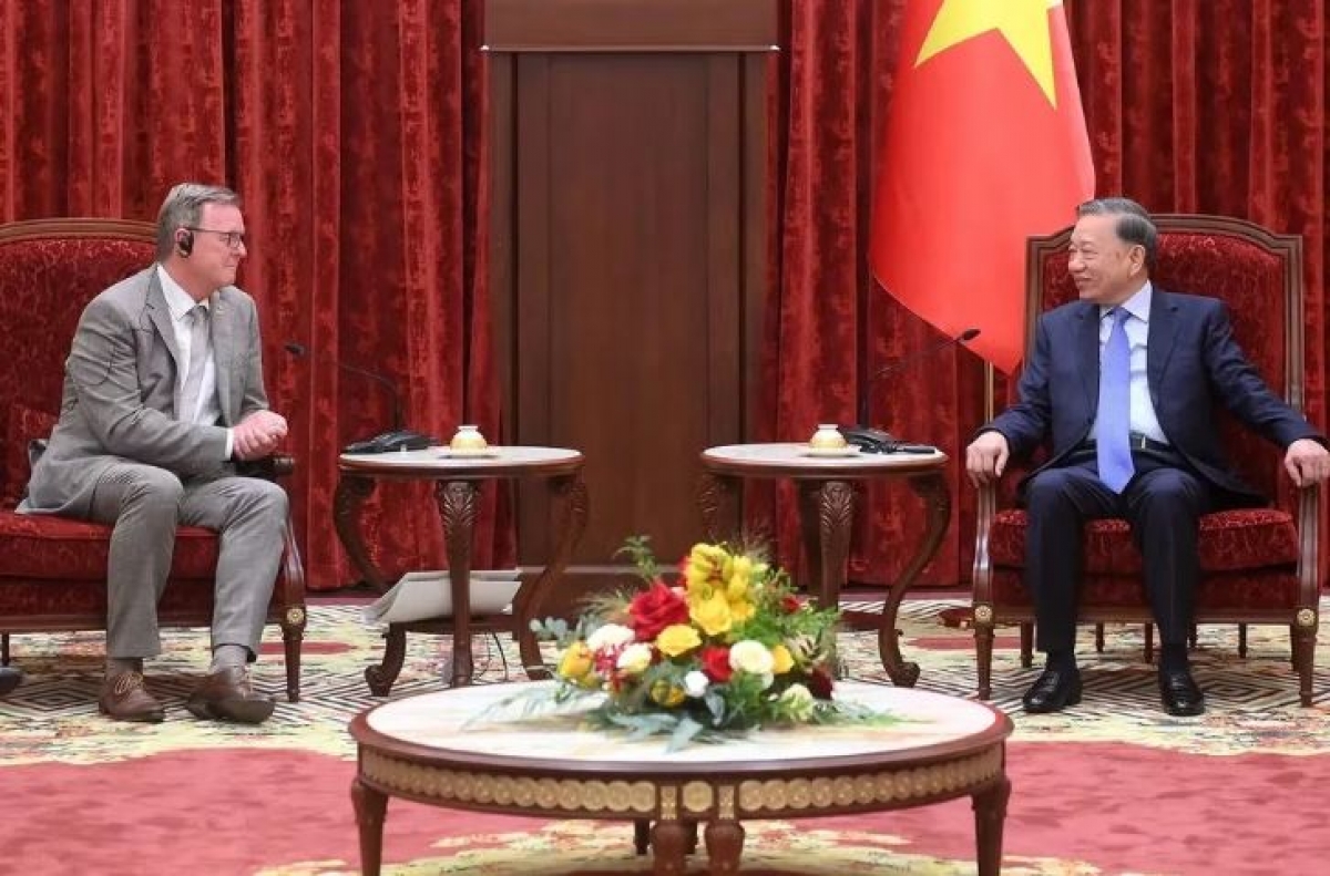 
Tổng Bí thư, Kơdră teh đak bơ̆n Tô Lâm sơng Phŏ Kơdră Kuô̆k hô̆i Cộng hòa Liên bang Đức
