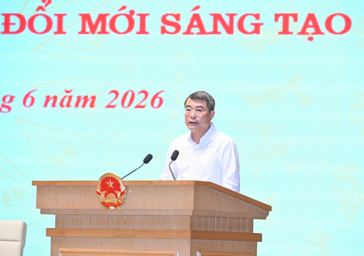 
Thủ tướng pơgơ̆r ‘măng hop akŏm