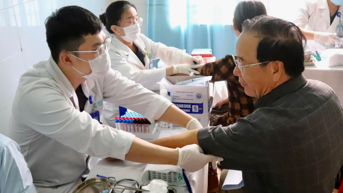 Nghị quyết số 72 của Bộ Chính trị thực sự đi vào cuộc sống khi hàng nghìn người dân ở Đắk Lắk được thăm khám miễn phí - Ảnh: Tuấn Long/VOV Tây Nguyên