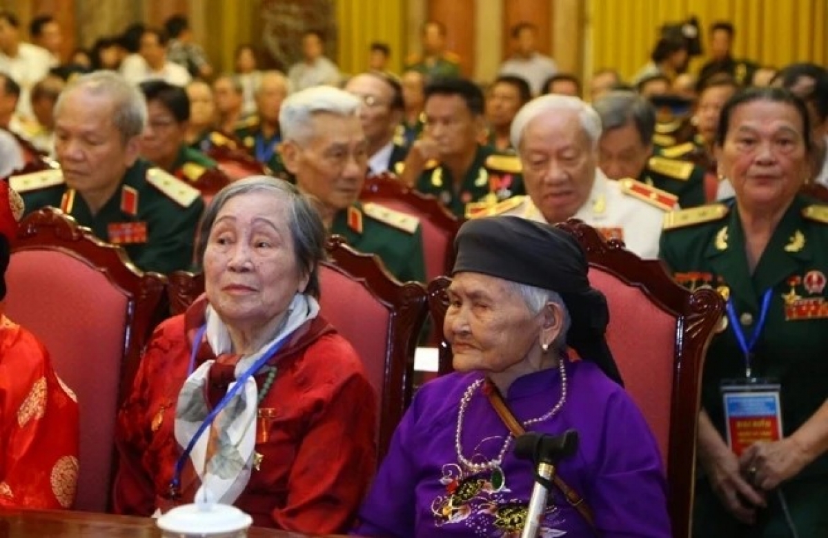 Gần 476 tỷ đồng tặng quà người có công nhân dịp kỷ niệm 79 năm Ngày Thương binh - Liệt sĩ.