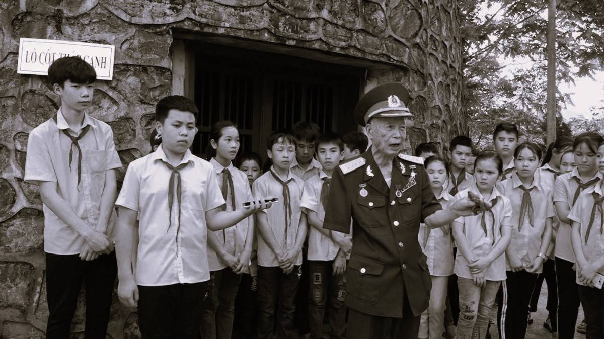 Đại tá, Anh hùng lực lượng vũ trang La Văn Cầu, người mang tinh thần quả cảm trong chiến đấu, là tấm gương sáng cho các thế hệ hôm nay và mai sau.