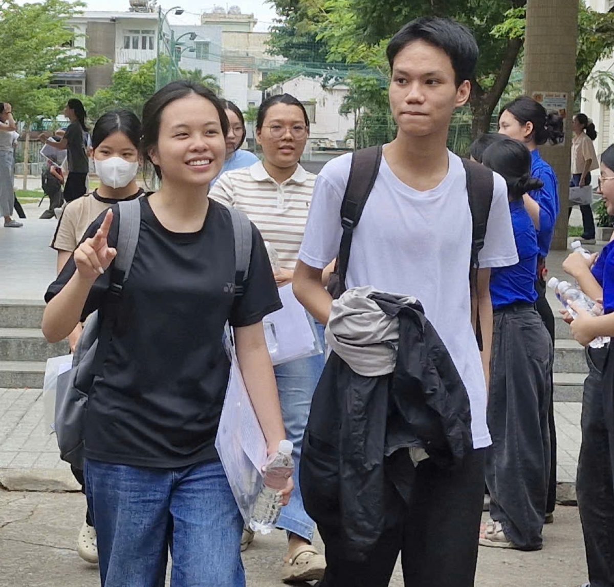 Kết thúc môn thi Ngữ văn, nhiều thí sinh cho rằng đề thi sát với chương trình ôn tập.