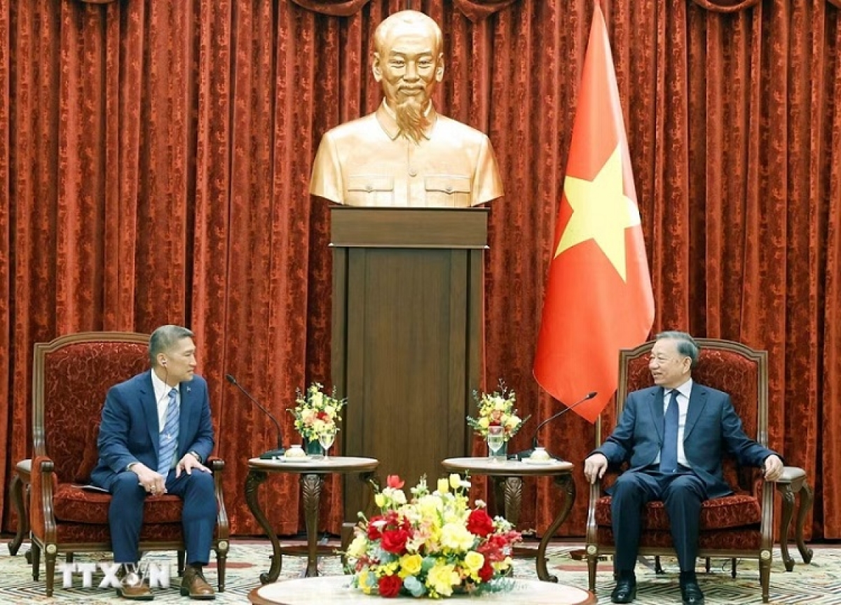 
Tổng Bí thư, Kơdră teh đak bơ̆n Tô Lâm sơng Ƀô̆ trương Hơnih tơm vei lăng Khŭl linh Duk Hoa Kỳ