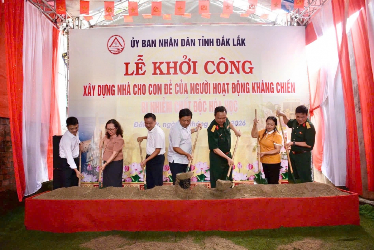 Càr Dăk Lăk sơn đờm lơh pa, lơh niam wơl 44 nơm hìu ai hìu bơnhă cau geh màng mờ dà lơgar in