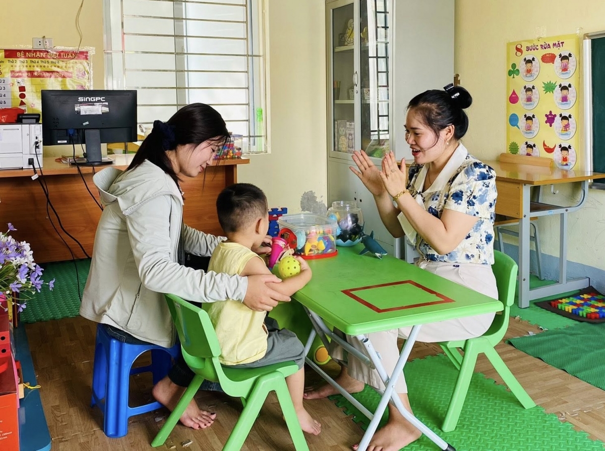 Trung tâm Hỗ trợ phát triển giáo dục hòa nhập tỉnh Điện Biên, các giáo viên vẫn âm thầm đồng hành cùng học sinh trong từng bài học nhỏ nhất.