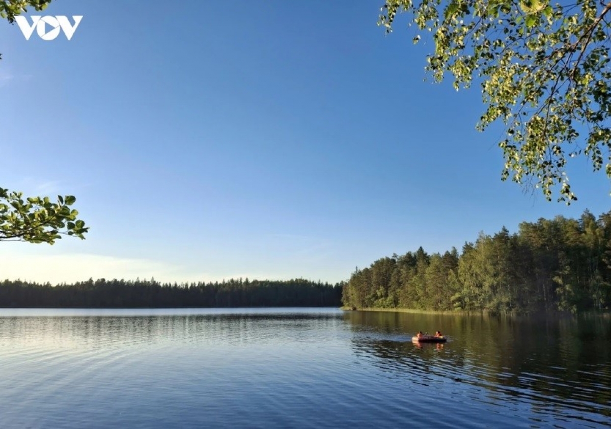 Hồ Inari ở Lapland - vùng đất nổi tiếng tại Phần Lan về hiện tượng "đêm trắng"