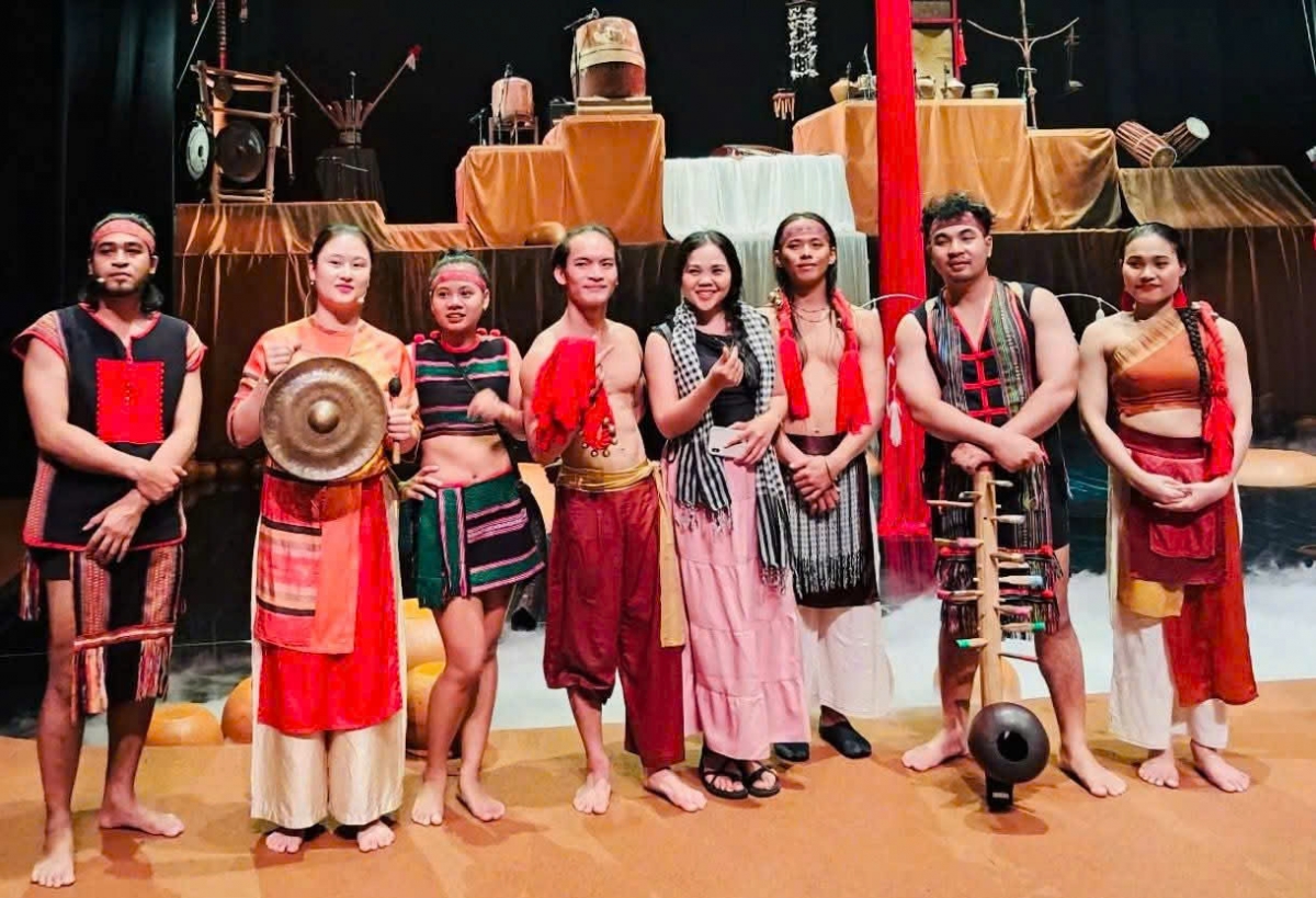 Nâ H’Za Wut, Ngế rah chêh, tơpui pơchuât nâl Rơđế (ƀá kên tơ’rêng) tung môi roh hơdruê xuăng thâo hrik xo rơkong tơpui