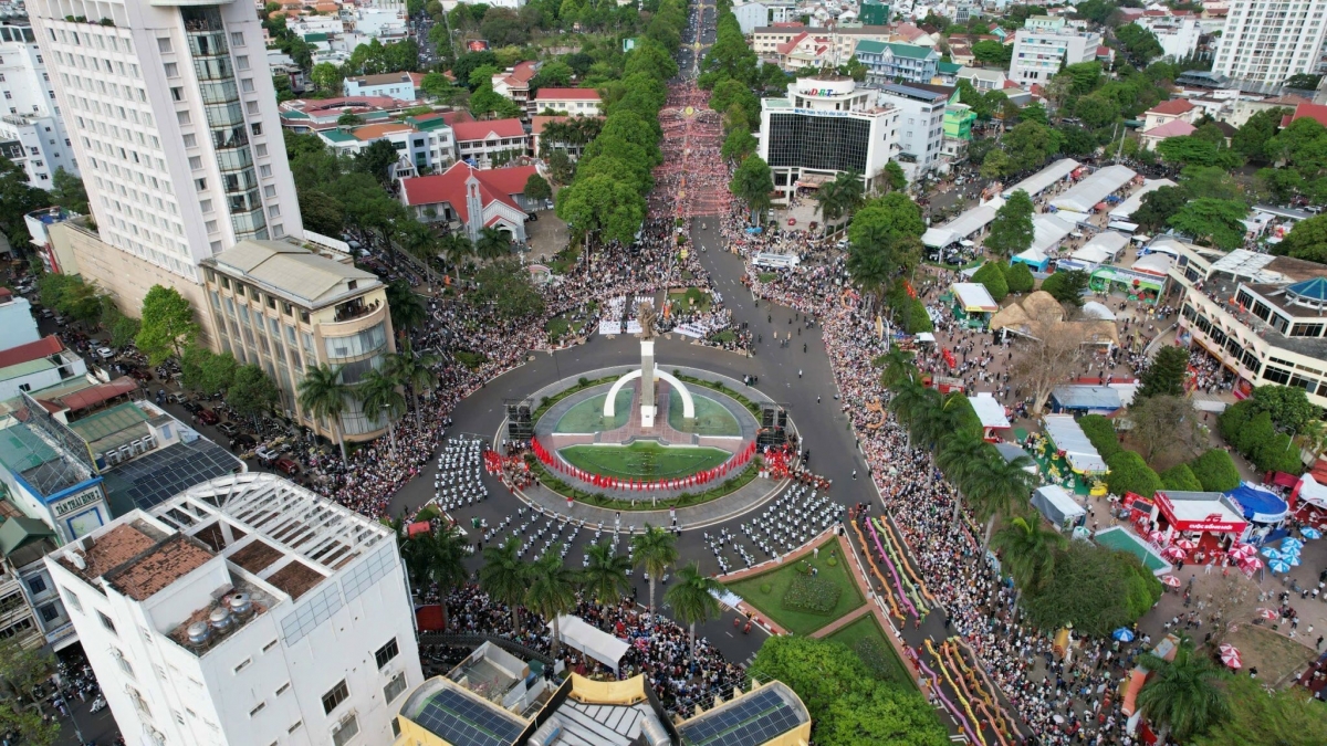 Buôn Ma Thuột và vùng phụ cận, giữ vai trò trung tâm hành chính, giáo dục, y tế, khoa học công nghệ và chế biến nông sản (Ảnh: Công Bắc)