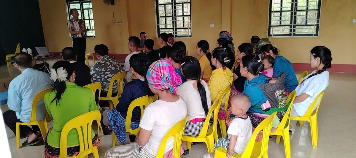 Tuyên truyền về an toàn thực phẩm cho người dân xã Trạm Tấu, tỉnh Lào Cai (Ảnh: Thừa Xuân)