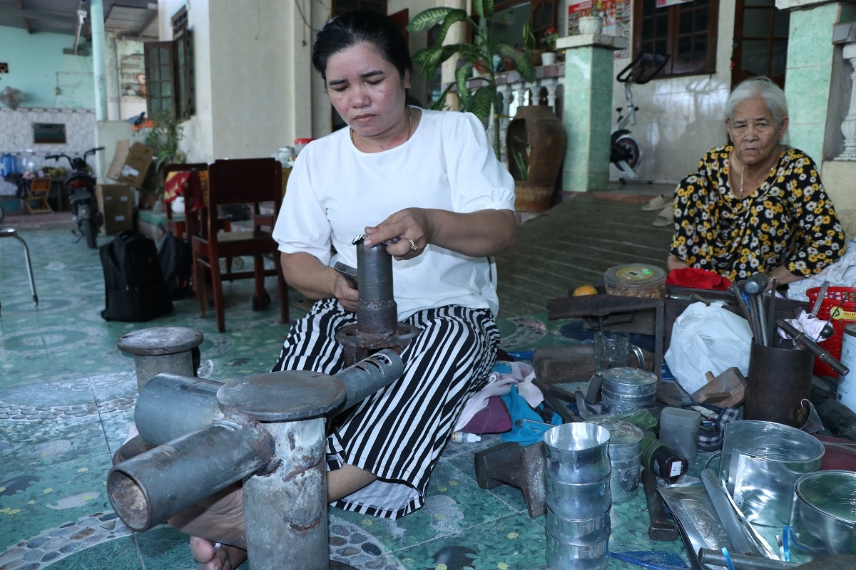 
Pơmai Kinh Thị Mộng Ngưng – bơngai tŏk bŏk oei pơtoi tơdrong jang đe yă ƀok dơnơm  