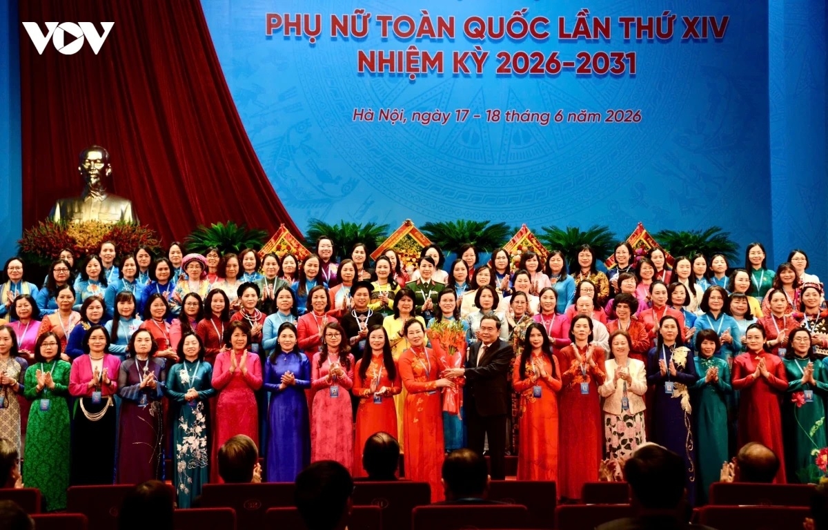 -Khua Bruă Kbĭn ala Trần Thanh Mẫn mđup brei mnga hơêč hnưi leh anăn mă rup mbĭt hŏng phung bi ala.
