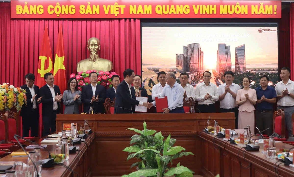 
Kơdră chĕp pơgơ̆r dêh char Đắk Lắk hăm T&amp;T kĭ pơkăp hla bơar ƀlŏk hơdơ̆r jang hơdoi chă tơchĕng hơlen tơmơ̆t jên jang lơ̆m dêh char.