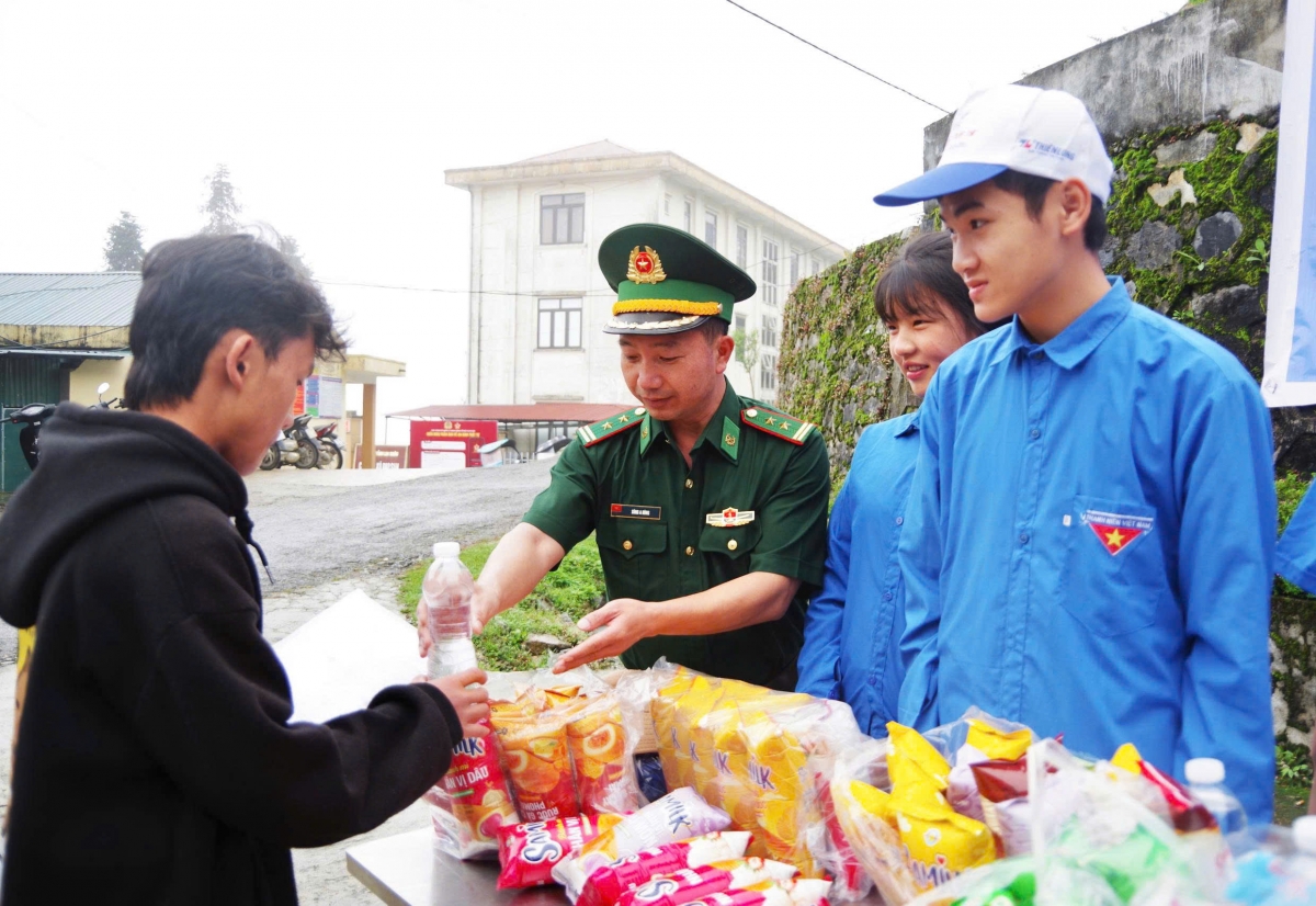 BĐBP Lai Châu có mặt ở tất cả các điểm thi vùng sâu vùng xa nhất (Ảnh: Đức Duẩn)
