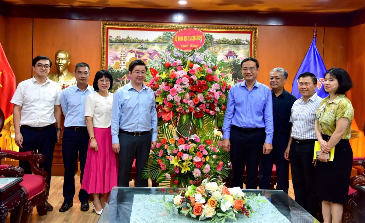 - Bùi Hoàng Phương, K’iăng khua phŭn bruă kreh knhâo kdrăp mrâo hơêč hmưi Sang mđung asăp blŭ Việt Nam