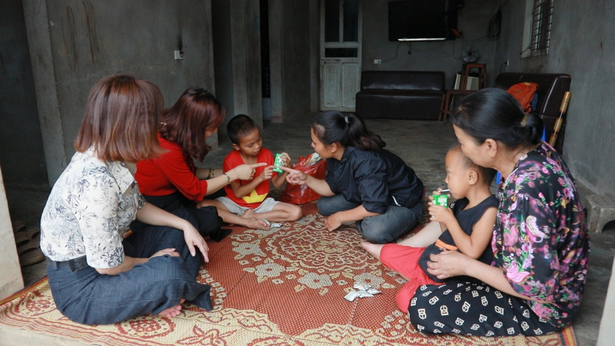 Hoàn cảnh của chị Cà Thị Sinh tại bản Co Mỵ, xã Thanh Nưa (Điện Biên) là một trường hợp rất đặc biệt và đầy nghị lực - Ảnh: Vũ Lợi
