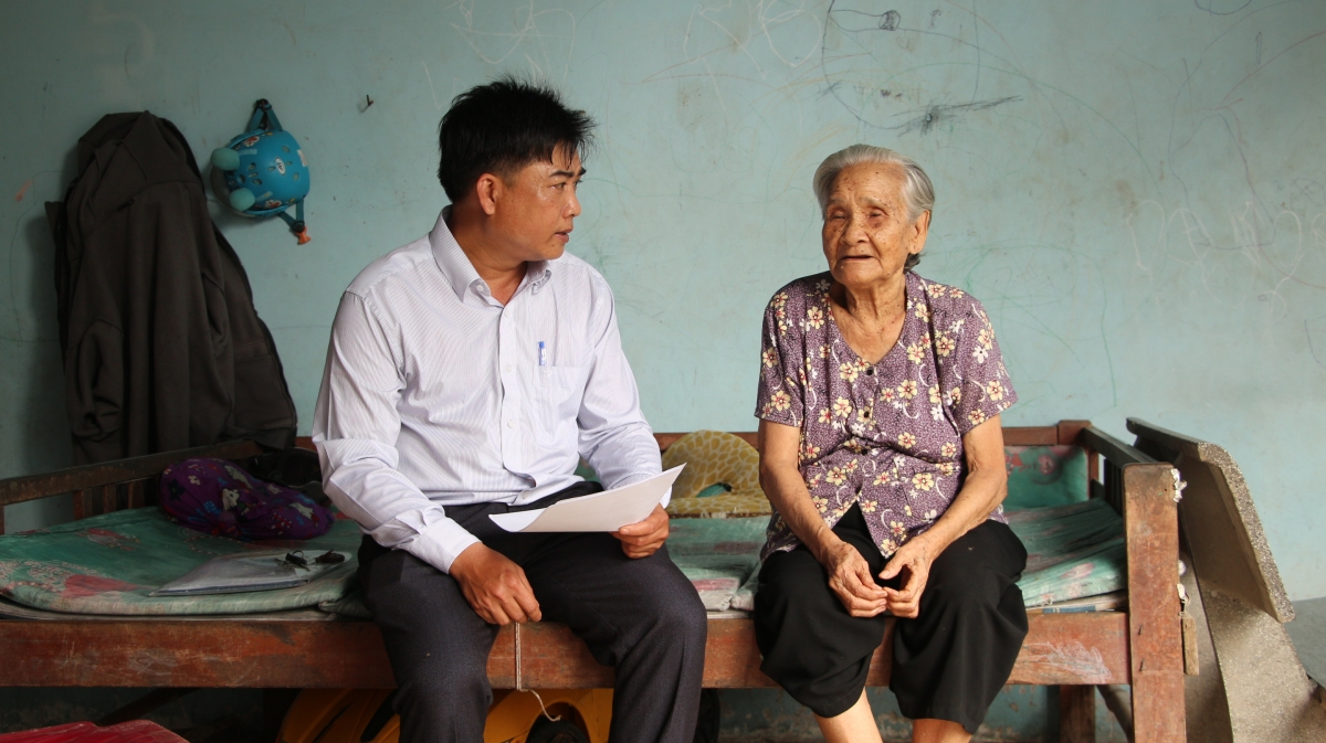 Niềm vui của bà Sa Ri khi được Đảng, Nhà nước quan tâm trợ cấp hằng tháng