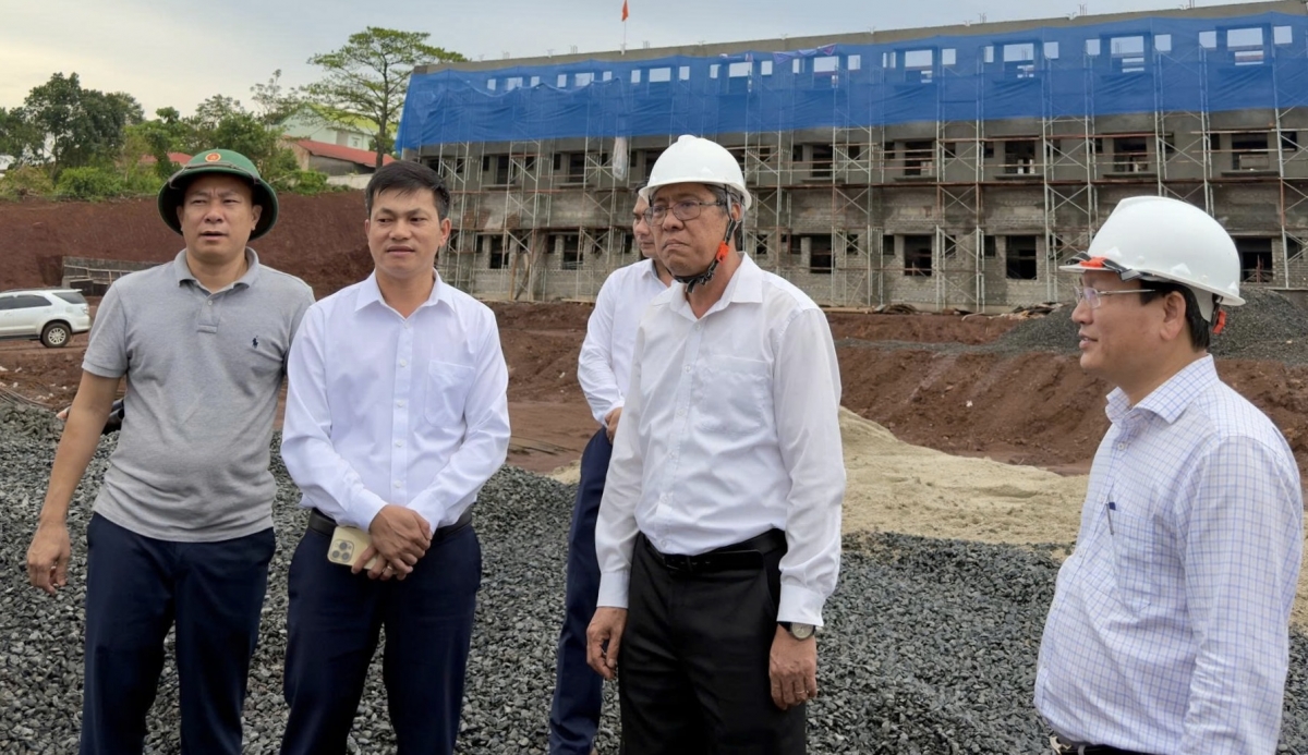 Kruanh rđău kan UBND n’gor Lâm Đồng ôp uănh, groi nđôi rnoh ngăch ƀư ta Nhih nti nội trú rep gưl xã n’har bri Quảng Trực