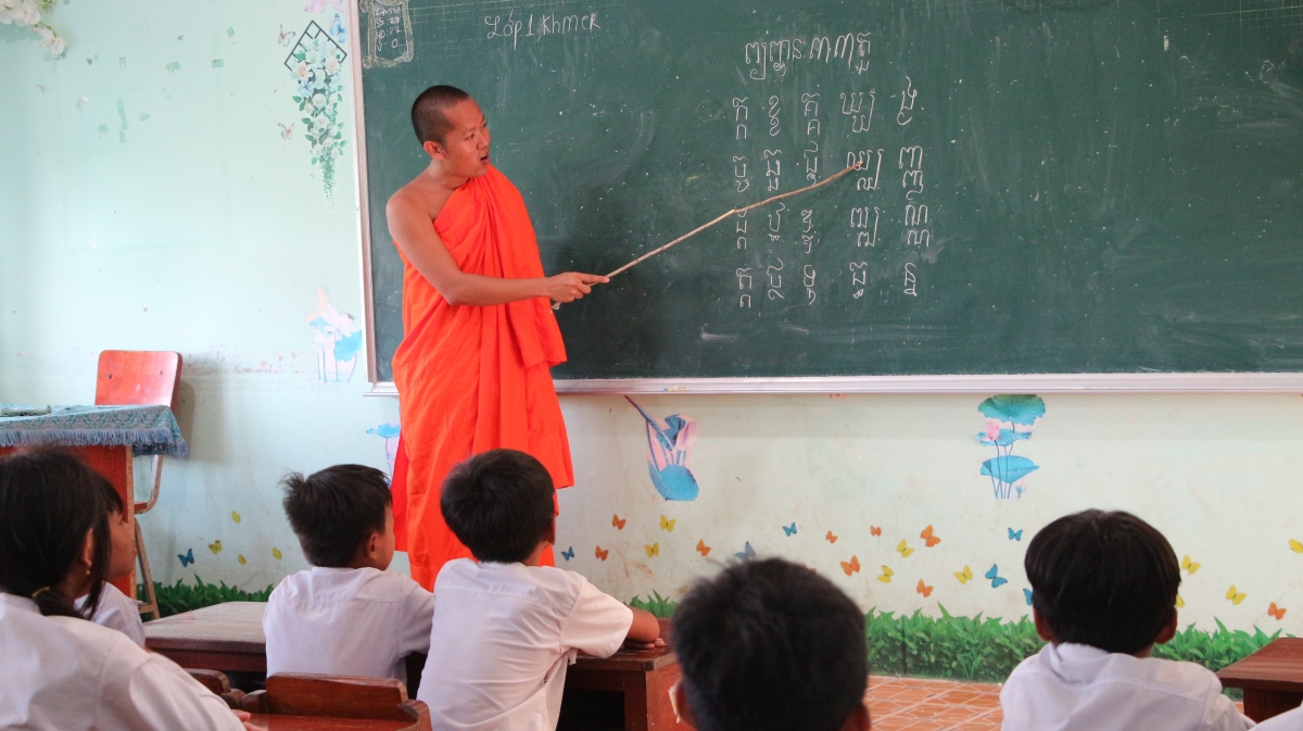 Lớp học chữ Khmer do chùa Xung Thum (xã Lai Hòa, TP. Cần Thơ) tổ chức. Ảnh: Thạch Hồng/VOV ĐBSCL