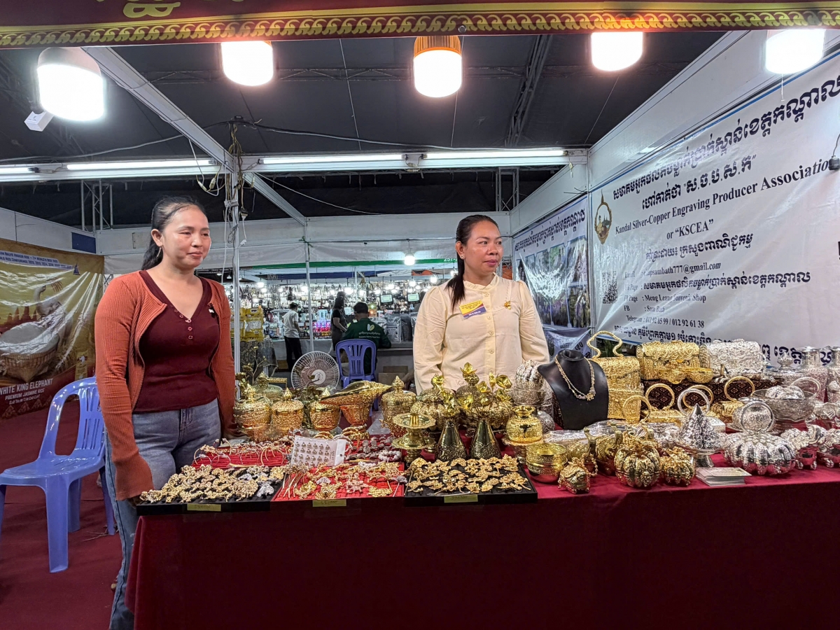 Một gian hàng của doanh nghiệp ở Vương quốc Campuchia tại hội chợ