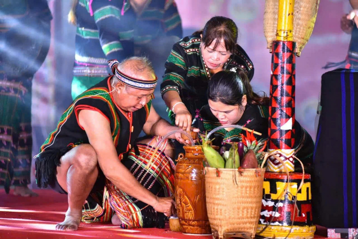 Cau chài mò H’Brơi (cau ntàu) tàm dơ̆ lơh yàng hòi mìu cau M'nông dê