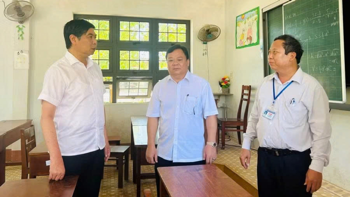 Ông Lâm Hải Giang, Phó chủ tịch UBND tỉnh Gia Lai kiểm tra công tác chuẩn bị cho kỳ thi tốt nghiệp THPT 2026. Ảnh: Hoàng Qui/VOV Tây Nguyên
