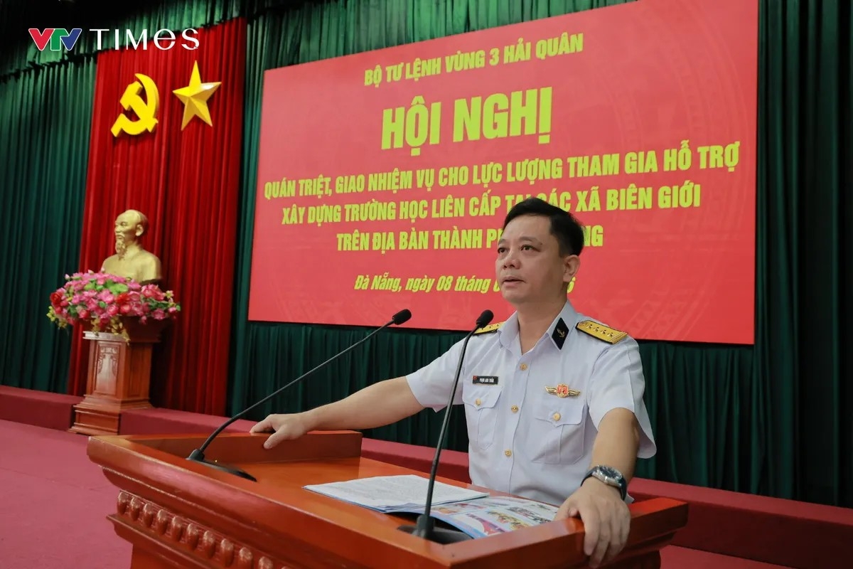 Đại tá Phạm Anh Tuấn, Tư lệnh Vùng 3 Hải quân phát biểu tại Hội nghị.