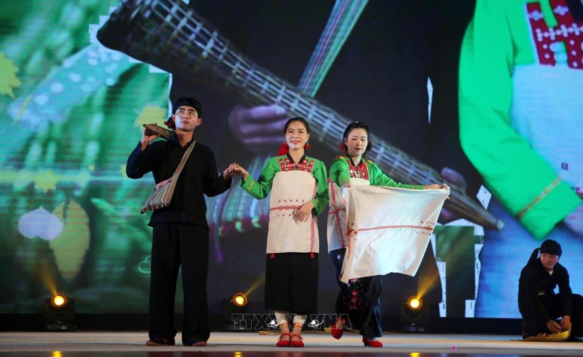 Phần trình diễn trang phục truyền thống của dân tộc Mảng ở tỉnh Lai Châu trong khuôn khổ Ngày hội văn hóa các dân tộc có số dân dưới 10.000 thang 11/2023: Ảnh Quý Trung/TTXVN.