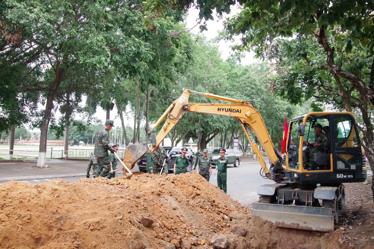 
Bro tơchă kơtig ƀô̆ đô̆i lôch dŏng teh đak tơ̆ trong Trường Chinh găh 2 phươơng Đăk Cấm hăm Kon Tum, dêh char Quảng Ngãi.