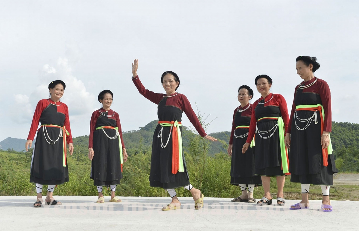 Trang phục của phụ nữ Sán Chay - Ảnh: tuyenquang.gov.vn