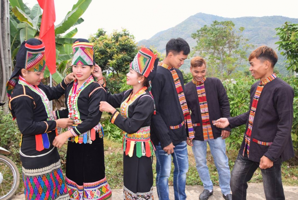 Thanh niên Khơ Mú trên địa bàn tỉnh Sơn La - Ảnh: Trường Sơn.
