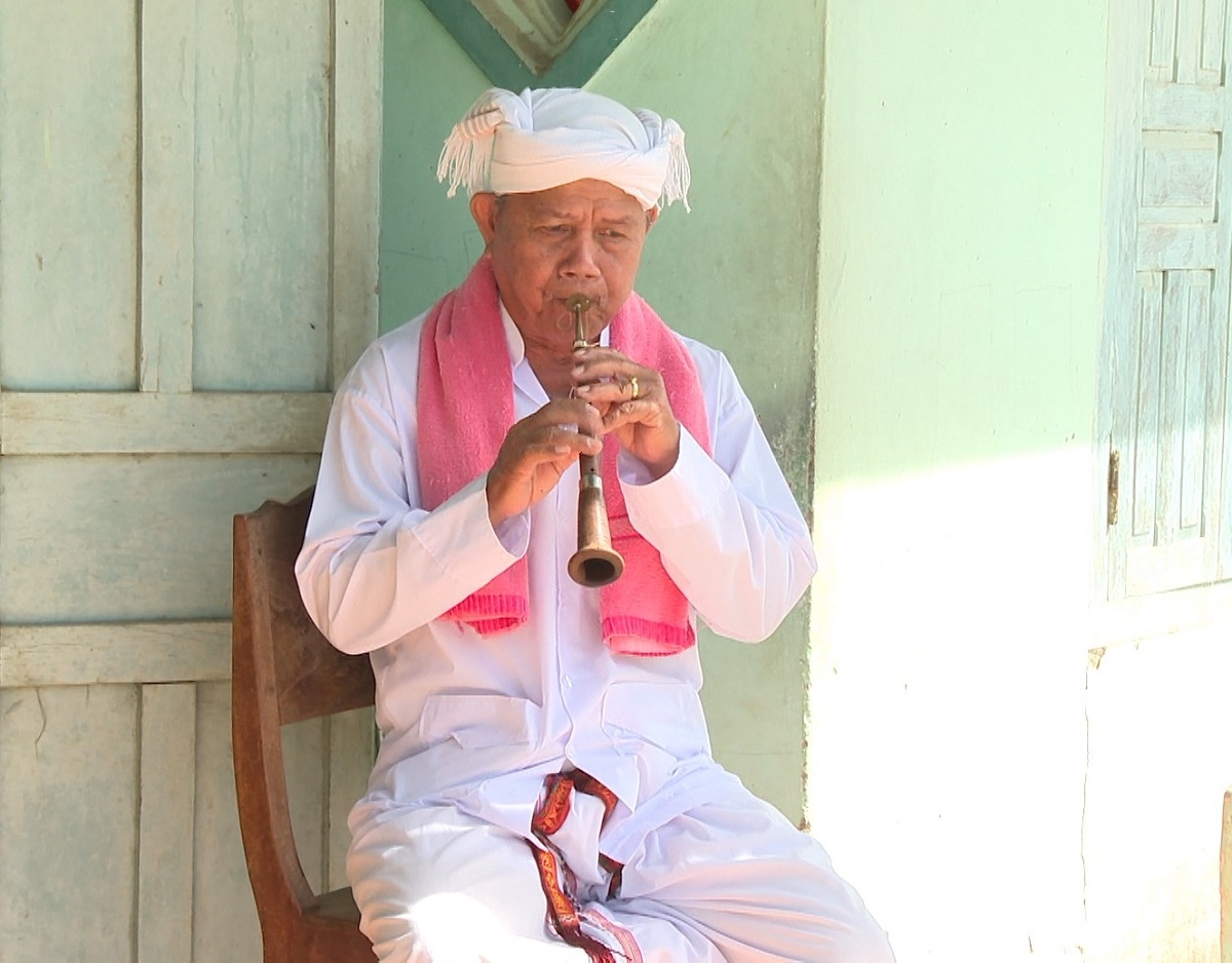 Ênai ki saranai siă suôr hŏng awa Thông Long dŭm pluh thŭn êgao leh