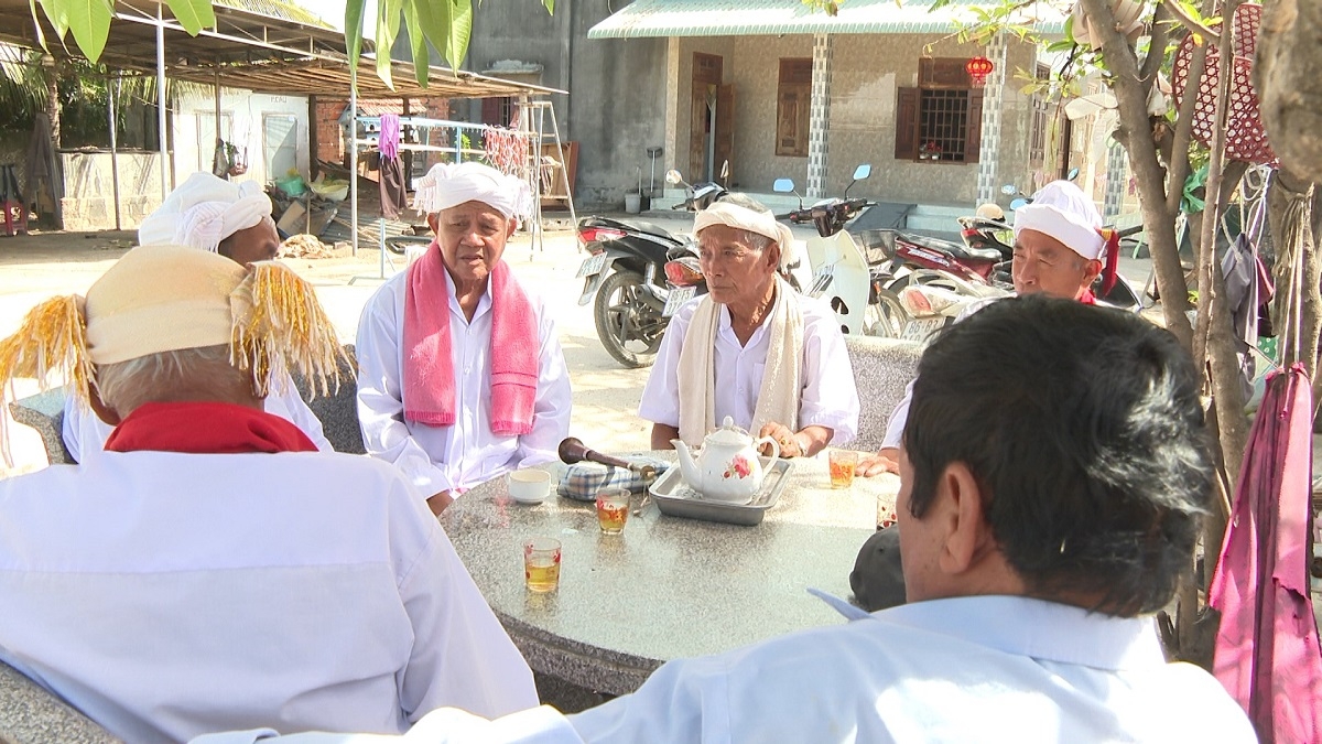 Pôa Thông Long - krâ pơlê tơpui tơno ƀă khu pơkuâ thôn ƀă mâu ngê̆ nhân chal krâ