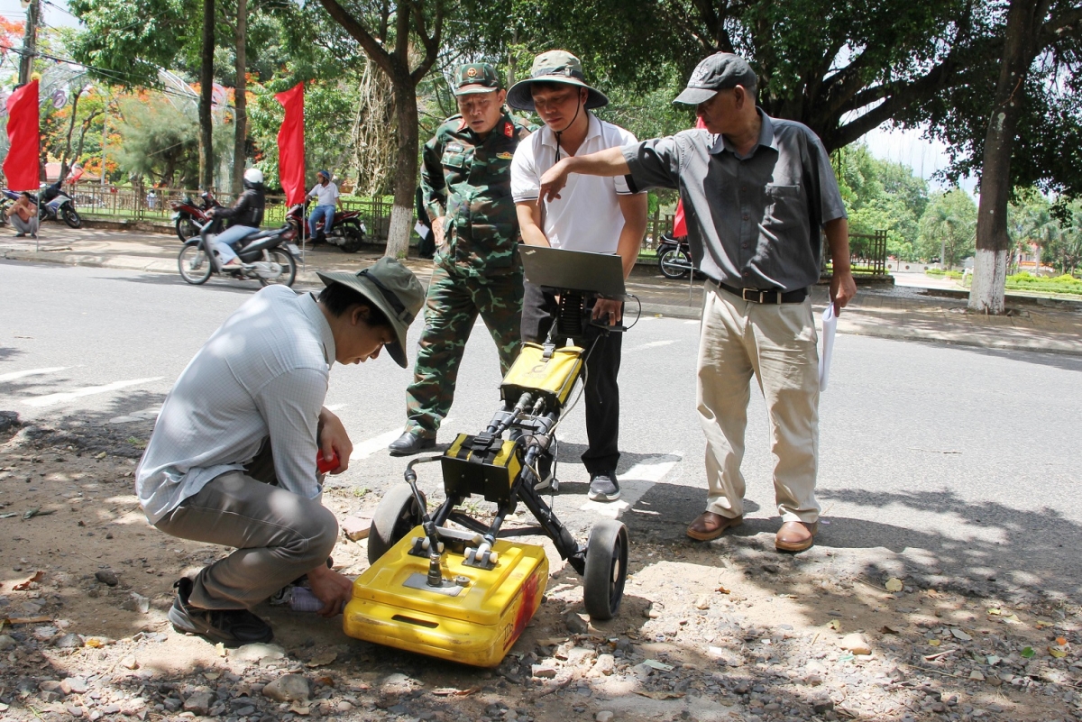 -Phung thơ̆ng kơ bruă yua radar ksiêm dlăng krĭng đing dơr phung kahan djiê êngiă