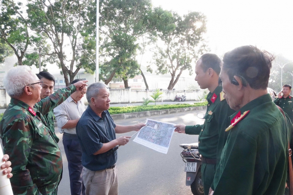 
Dăr lăng hơdrol sir tơchă kơting ƀô̆ đô̆i lôch dŏng teh đak tơ̆ trong gre Trường Chinh (Pơlei tơm Kon Tum so), dang ei găh dêh char Quảng Ngãi. 