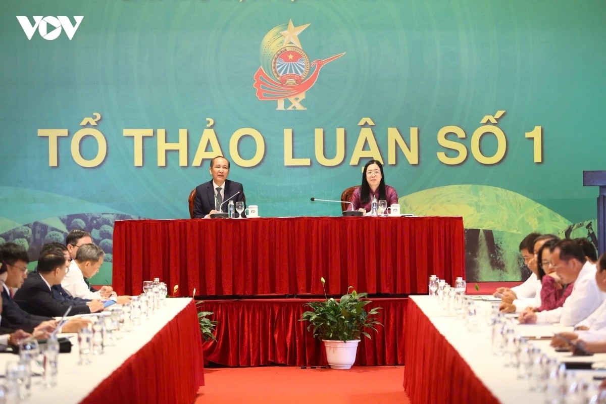 Đại hội lần thứ IX xác định nhiều nhiệm vụ trọng tâm nhằm xây dựng giai cấp nông dân Việt Nam hiện đại, chuyên nghiệp.