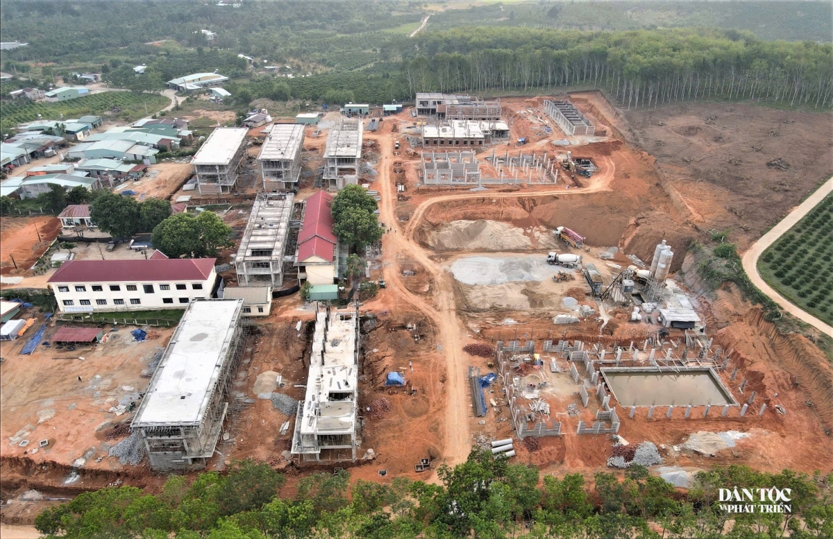 Trường Phổ thông nội trú liên cấp Tiểu học -THCS xã Sa Loong hiện đạt 67% khối lượng thi công. Ảnh: Ngọc Chí